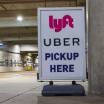 Punto de recogida de Lyft y Uber en el aeropuerto